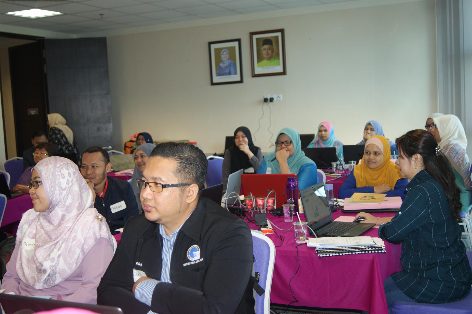 Bengkel OAESISCAREER TM icXs WWW Integrated Career Xploration System